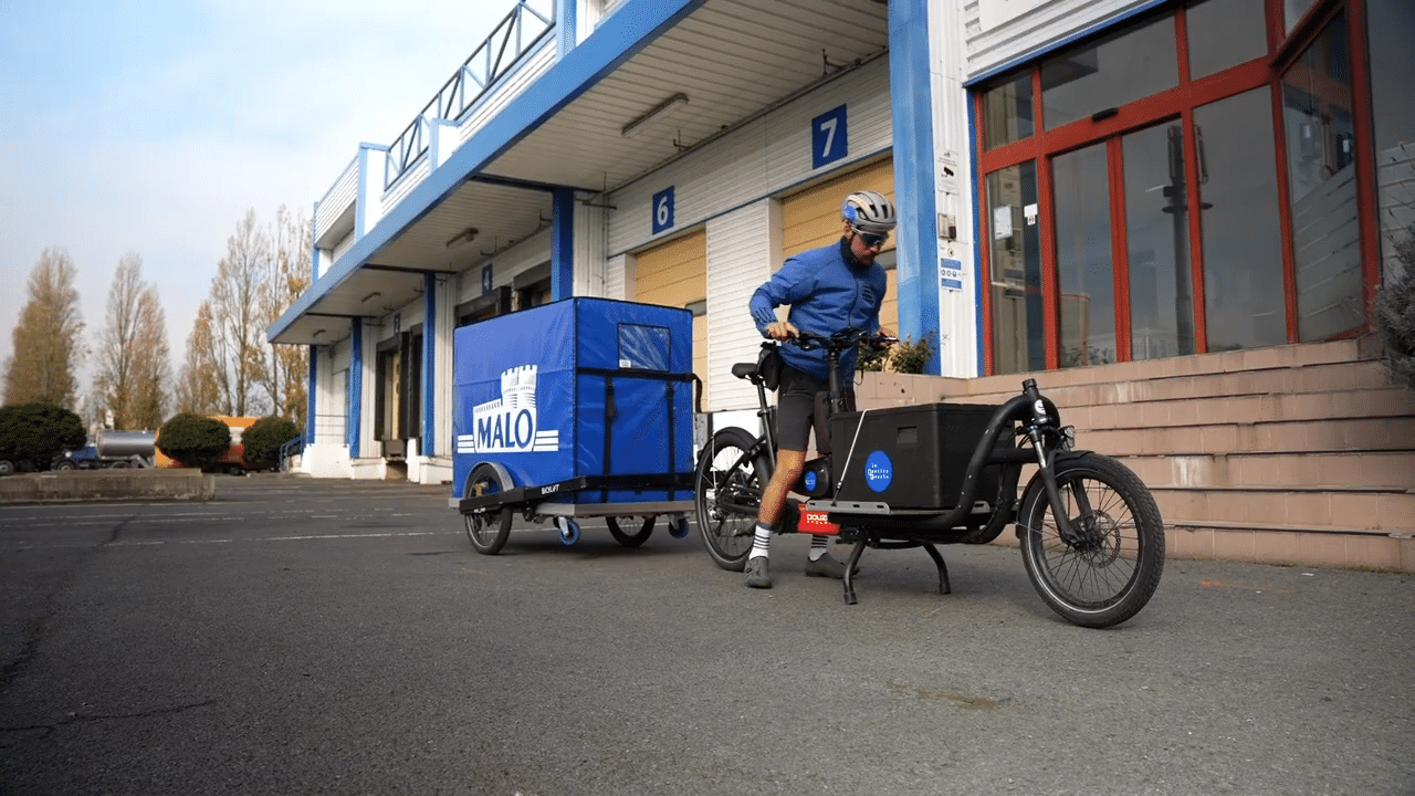 Livraison du dernier kilomètre en vélo cargo avec maintien de la chaîne du froid